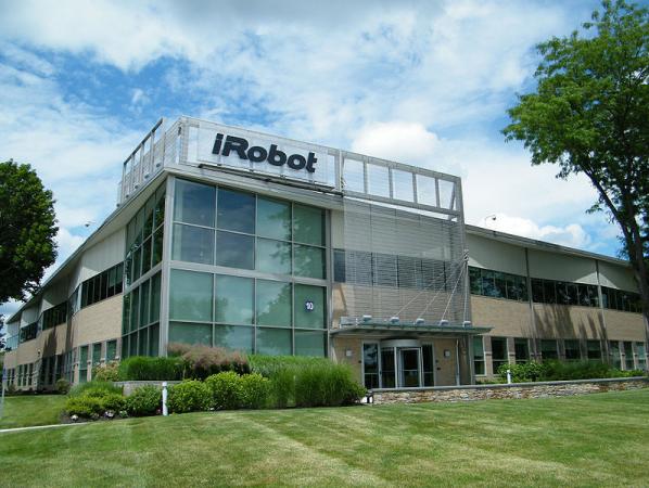 Amazon домовилася про придбання компанії iRobot Corp., що спеціалізується на виробництві роботів-пилососів.