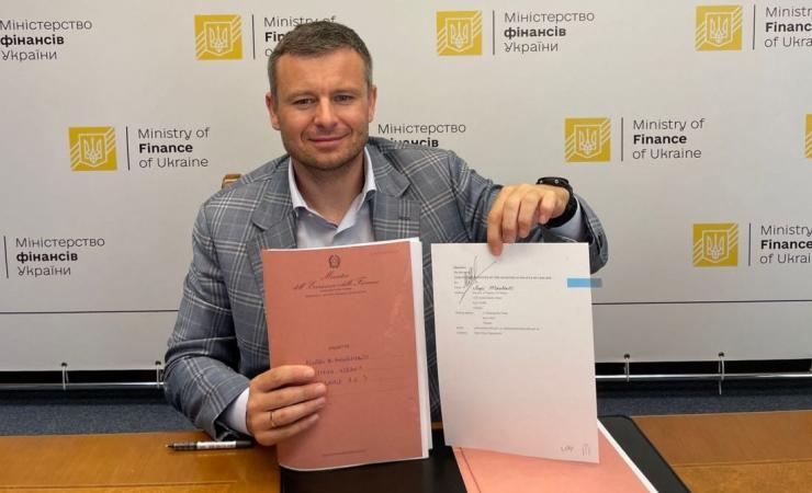 Министр финансов Украины Сергей Марченко 5 августа подписал от имени правительства кредитный договор на сумму 200 млн евро с правительством Итальянской Республики.