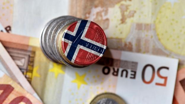 Суверенный фонд богатства Норвегии, являющийся крупнейшим в мире государственным фондом богатства, зафиксировал в первой половине года наибольшие по существу долларовые потери из-за волатильности на мировых рынках.