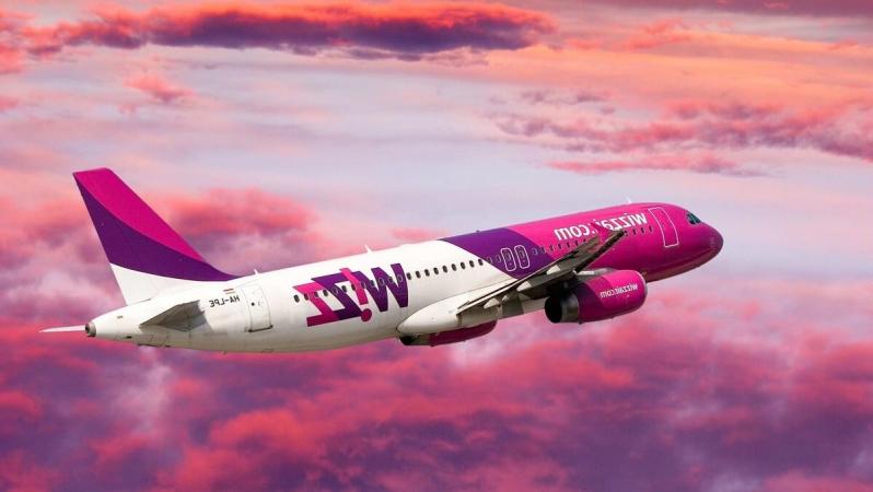Європейський лоукостер Wizz Air призупинив плани з відновлення польотів з Москви до столиці ОАЕ Абу-Дабі на тлі зростаючої критики з приводу рішення про відновлення польотів цього місяця.
