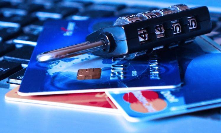 Співробітники Департаменту кіберполіції за сприяння служби безпеки Приватбанку викрили шахрайську схему, за допомогою якої зловмисники привласнили 36 млн грн з банківських карток громадян.