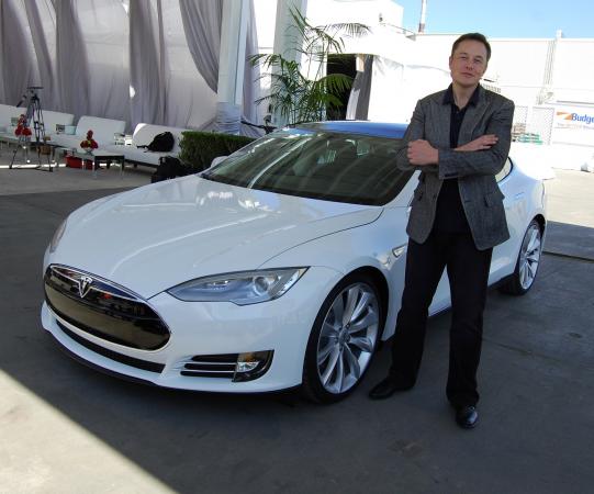 Производитель электрокаров Tesla опять разделяет свои акции.