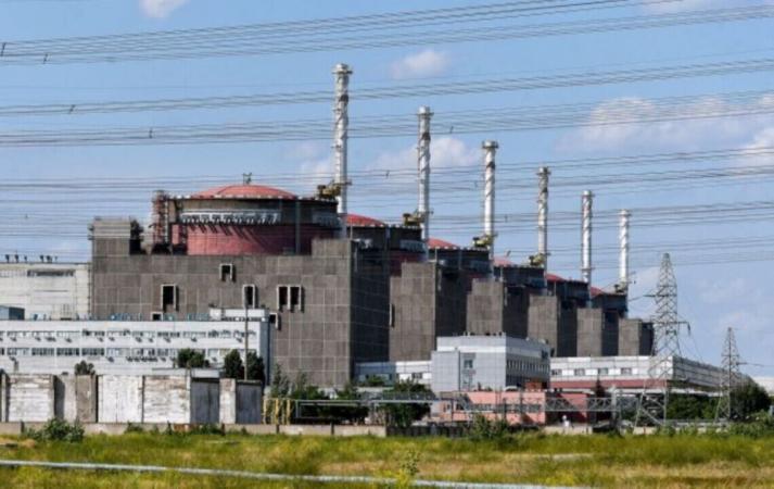 В результате действий оккупантов в четверг, 25 августа, из-за пожаров на золоотвалах Запорожской ТЭС, расположенной рядом с Запорожской АЭС, дважды отключалась четвертая линия связи ЗАЭС с энергосистемой Украины.