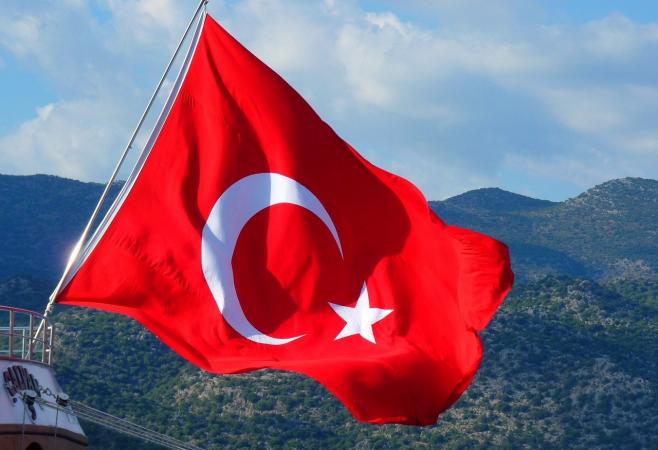 Генеральне управління берегової безпеки Туреччини повідомило портових операторів, трейдерів, судновласників про те, що з 7 жовтня збільшить плату за проходження протоками Босфор і Дарданелли вп'ятеро.