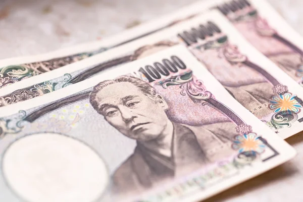 Курс доллара к иене на международном рынке Форекс вырос на 0,5% — до 139,68 иен за доллар.