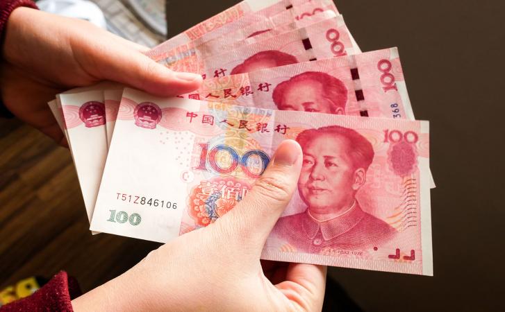 Росія розглядає план купівлі цьогоріч $70 млрд у юанях та інших «дружніх» валютах, щоб уповільнити різке зростання рубля, перш ніж перейти до довгострокової стратегії розрахунків за свої енергоносії у китайській валюті.