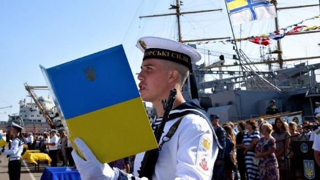 Уряд опублікував постанову № 992, яка дає змогу українським морякам перетинати кордон для роботи на судні - термін перебування за межами України обмежений терміном дії контракту.