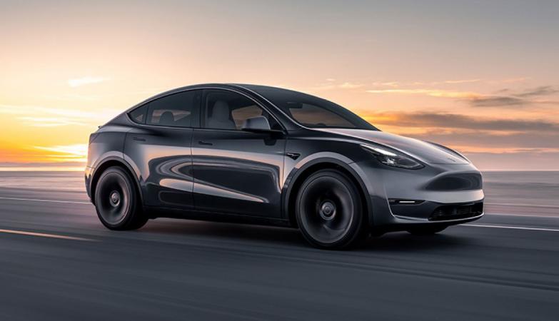 Производитель электрокаров Tesla в августе на заводе в Шанхае выпустил 76 965 автомобилей.