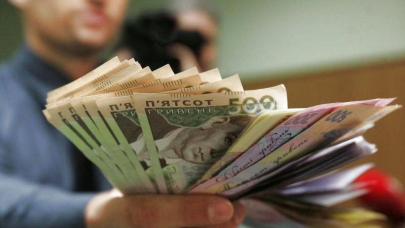 Министерство финансов в проекте бюджета на 2023 год планирует оставить минимальную заработную плату на уровне декабря 2021 года, то есть 6500 грн.