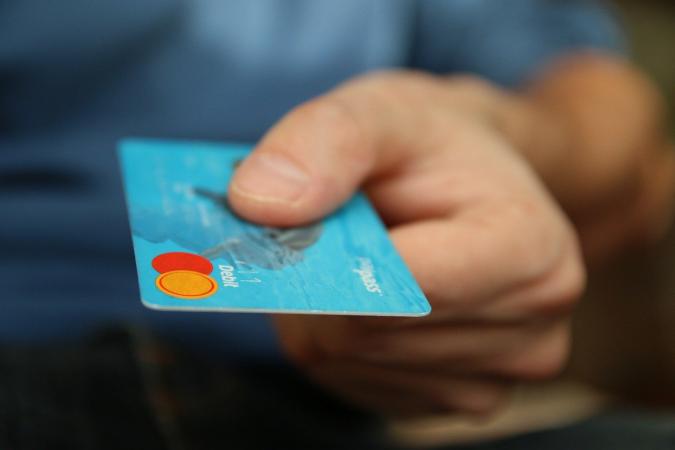Объемы оплат картами в малом бизнесе продолжает расти уже четвертый месяц подряд — в августе малый бизнес и предприниматели продали товаров и услуг за безналичку на 2,1% больше, чем в июле.