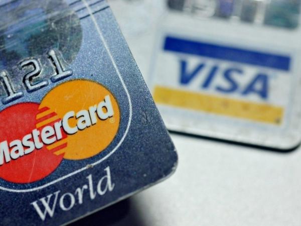Великі американські ритейлери, у тому числі Walmart і Target, виступили на підтримку запропонованого законопроєкту, спрямованого на те, щоб послабити вплив Visa та Mastercard на ринку кредитних карток.