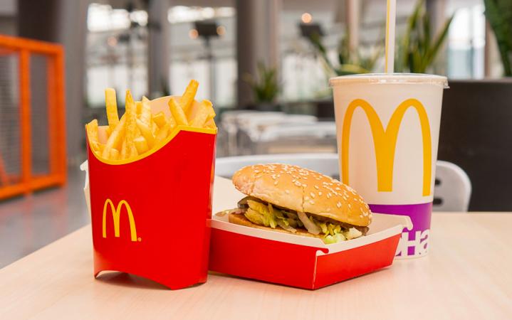 McDonald начинает поэтапное возобновление работы в Украине.