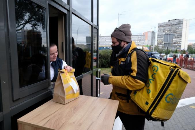 Впервые с начала полномасштабной российской агрессии в Украине вновь открылись рестораны сети быстрого питания McDonald's.