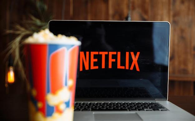 Ценные бумаги стриминговой компании Netflix подорожали на 1,46 % и торгуются на уровне 243,63 доллара.