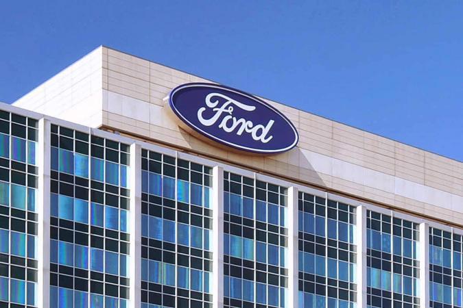 По итогам торговой сессии во вторник, 20 сентября, акции Ford рухнули на 12,3% — до $13,09.