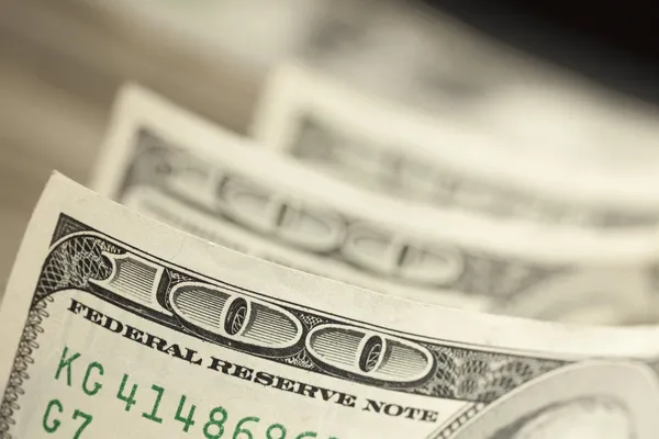 Доллар подскочил до нового максимума за 20 лет, сообщил Reuters.