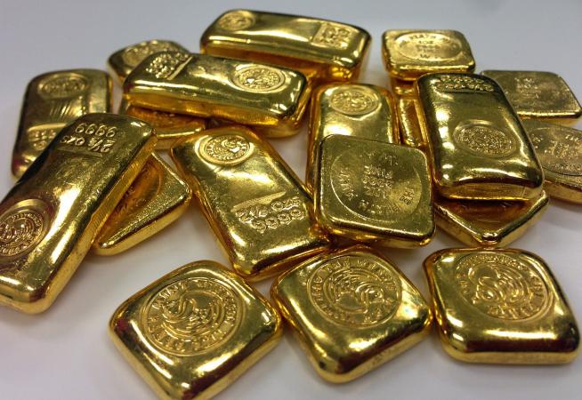 Ціни на золото впали до найнижчого рівня більш як за два роки у п'ятницю, 23 вересня, коли долар піднявся до рекордного рівня.