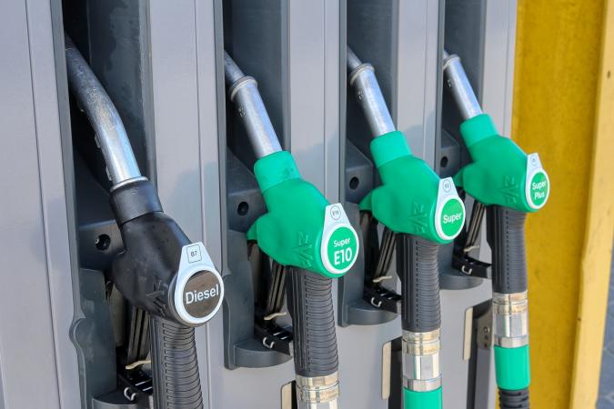 В ближайшее время цены на топливо расти не будут, несмотря на то, что Верховная Рада частично вернула акциз.