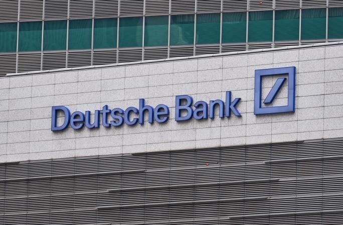 Deutsche Bank погодився виплатити $26,25 млн для врегулювання позову американських акціонерів, які звинувачують німецький банк у веденні бізнесу з ризикованими багатими клієнтами, такими як Джеффрі Епштейн, та російськими олігархами.