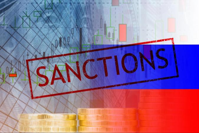 Європейська комісія представила восьмий пакет санкцій проти Росії, який включає запровадження законодавчої основи для обмеження цін на російську нафту.