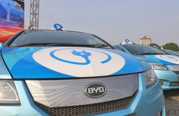 Китайский производитель электромобилей BYD планирует выход на европейский авторынок, несмотря на давление со стороны потенциальной продажи акций компании Уорреном Баффетом.