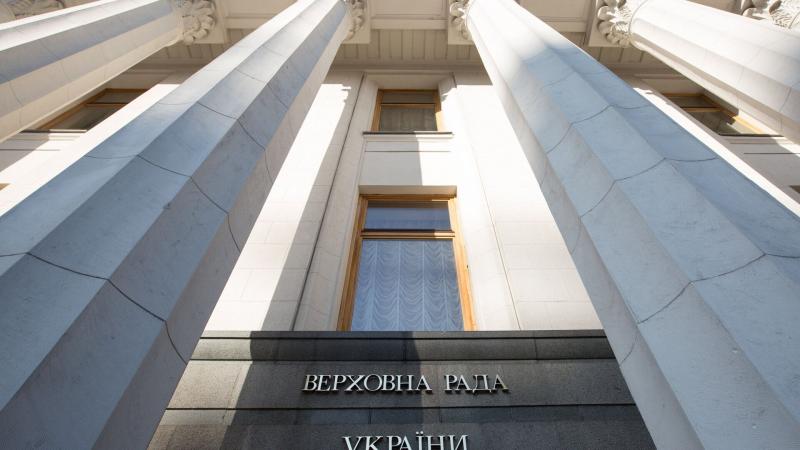Украинский финансовый рынок начали готовить к национализациям системных банков.