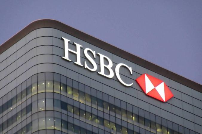 Британський банківський холдинг HSBC розглядає можливість продажу свого бізнесу в Канаді вартістю мільярди доларів та одного з найбільших міжнародних банківських брендів у країні.