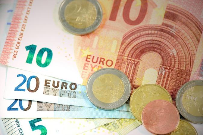 Министры финансов Европейского Союза во вторник договорились интегрировать выплаты поддержки Е С Украине в ее бюджет на 2023 год, чтобы сделать выплаты более структурированными и предсказуемыми.