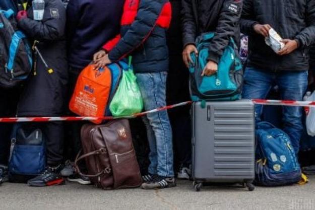 Міста центральної Німеччини запроваджують мораторій на приїзд українських біженців через неможливість їх розмістити — місць не залишилося у готелях, таборах та навіть спортзалах.
