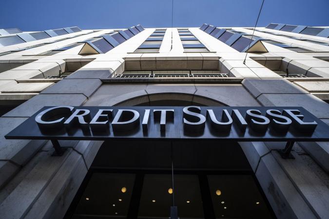 Швейцарський банк Credit Suisse зробив пропозицію викупити до $3 млрд старших боргових паперів у спробах заспокоїти побоювання інвесторів на тлі падіння акцій та чуток про фінансові проблеми.