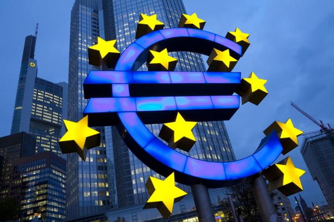 Європейський центральний банк посилює тиск на деякі банки, щоб вони утримували бонуси за 2022 рік під контролем на тлі побоювань щодо погіршення економічних перспектив.