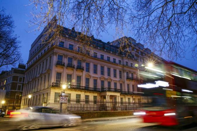 Найдорожчий будинок у Лондоні, розташований поряд із Гайд-парком особняк Knightsbridge, знову виставили на продаж.