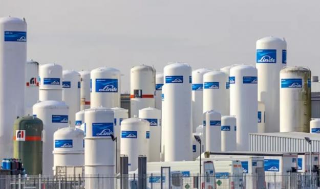 Європейська комісія (ЄК) готується у вівторок, 18 жовтня, вжити пакету заходів щодо стримування цін на газ, включаючи тимчасовий механізм обмеження цін на найбільшій газовій біржі Євросоюзу в Нідерландах (TTF) через динамічне ціноутворення.