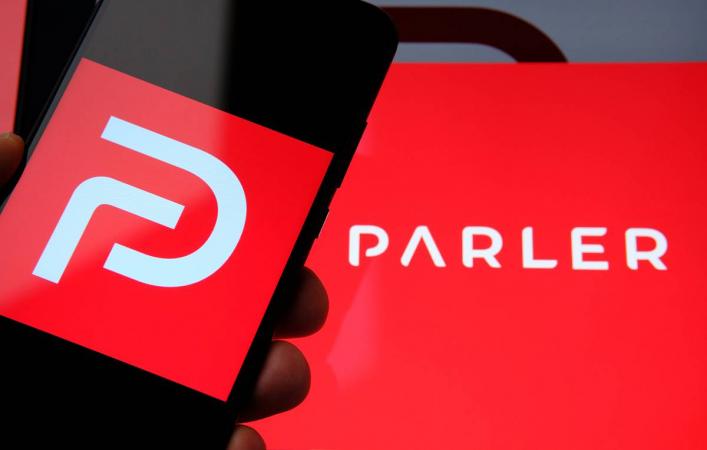 Музикант Каньє Вест купує соціальну мережу Parler, яка позиціонує себе як альтернатива платформі Twitter зі «свободою слова».