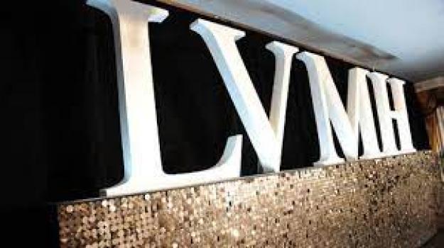 Найбільший світовий виробник товарів класу люкс LVMH Moet Hennessy Louis Vuitton SA збільшив виторг у 3-му кварталі 2022 року на 27% до 19,76 млрд євро.