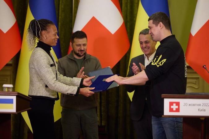 Министерство цифровой трансформации и Швейцарское агентство развития и сотрудничества (SDC) подписали меморандум о сотрудничестве, предусматривающий выделение 15 млн франков (более 500 млн грн) на развитие цифровизации в Украине.