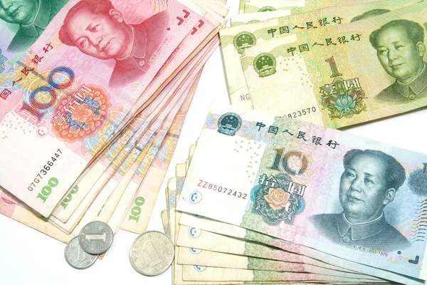 Юань впав до найнижчого рівня з 2007 року після того, як Народний банк Китаю послабив контроль над валютним фіксингом, що жорстко контролюється, встановивши курс на 14-річному мінімумі.