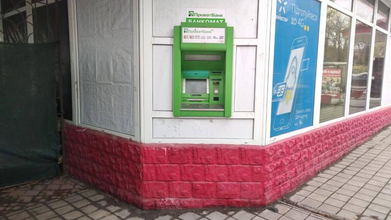Приватбанк возобновляет работу сети банковского обслуживания на деоккупированной Херсонщине.