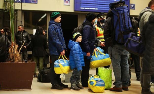 Єврокомісія оголосила у понеділок про виділення 100 млн євро на подальшу підтримку семи держав-членів ЄС, які приймають багато біженців з України.