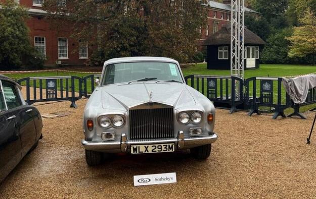 Эксклюзивный Rolls-Royce Silver Shadow 1974 года выпуска был продан с молотка на аукционе Sotheby's.