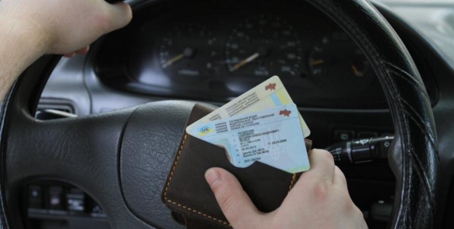 Кабмин принял изменения в два постановления, регулирующие получение водительского удостоверения и свидетельства о регистрации транспортных средств.