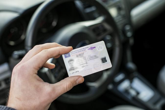 Гражданам Украины больше не нужно будет сдавать теоретический и практический экзамены по вождению при смене водительских прав категории B.