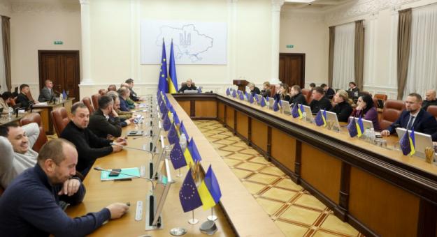 Президент Володимир Зеленський провів нараду, у якій взяли участь прем'єрміністр, віцепрем'єри та кілька членів уряду.