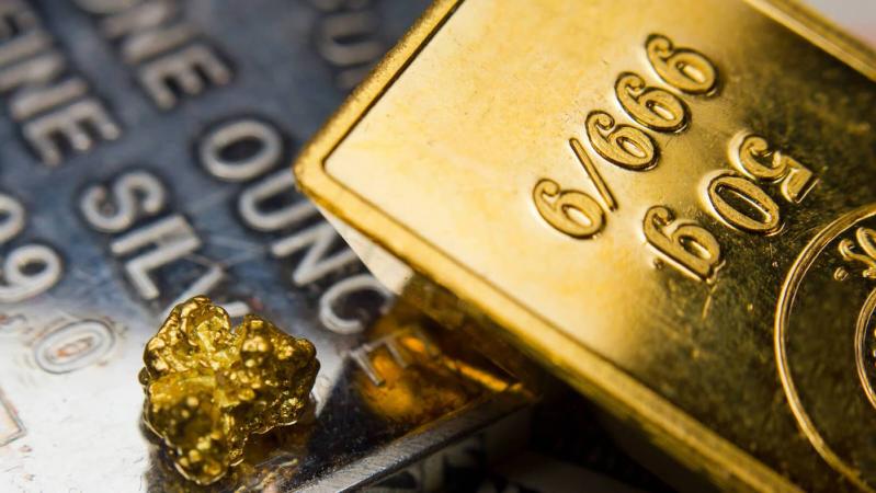 С марта текущего года цена золота снизилась на 18%, после того как поднялась до 2000 долларов за одну тройскую унцию.