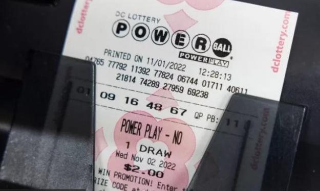 Американська лотерея Powerball оголосила, що в одному з придбаних квитків збіглися всі цифри, і власник щасливого білета зірвав найбільший джекпот в історії - $2,04 млрд.