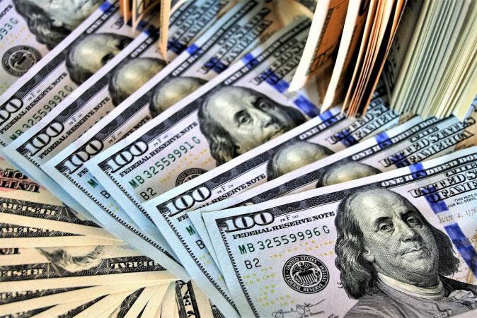 К закрытию межбанка курс доллара не изменился в покупке и продаже.