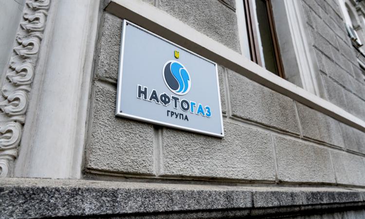 Топ-менеджеры НАК «Нефтогаз Украины» теперь должны подавать электронные декларации, поскольку правительство изменило устав НАК, убрав с него положение о том, что компания является юридическим лицом частного права.