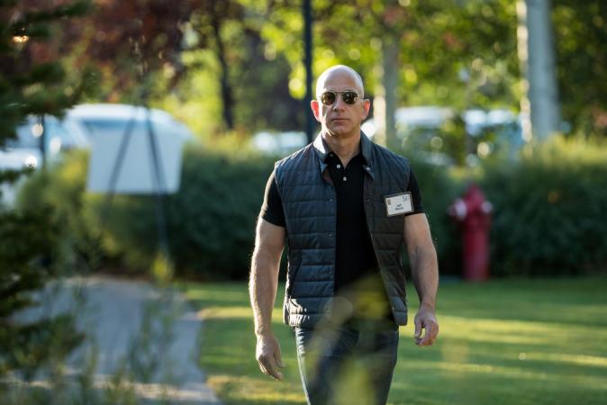 Засновник Amazon Джефф Безос, статки якого оцінюються у близько $120 млрд, планує впродовж життя більшу їх частину віддати на благодійність.