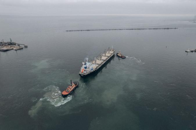 В Стамбуле договорились о продолжении работы «зернового коридора» по экспорту продовольствия из трех украинских морских портов еще на 120 дней.