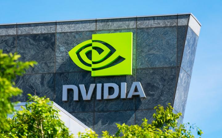 Крупный разработчик графических процессоров и систем на чипе Nvidia объявил о приостановлении прямых продаж в Россию и прекращении всех бизнес-операций в стране.